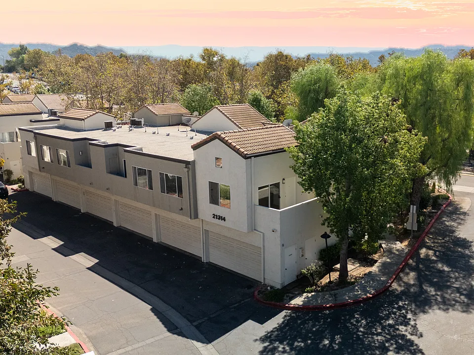 21314 Nandina Ln #204