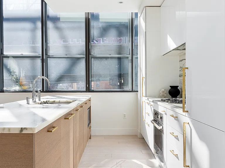 338 Berry St #4D — Photo 6