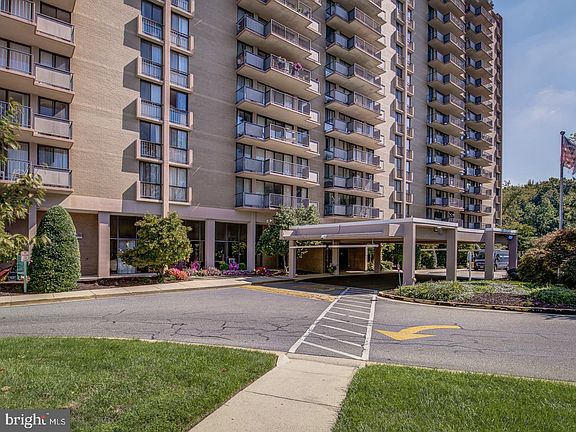 2nd image of 6100 Westchester Park Dr APT 302