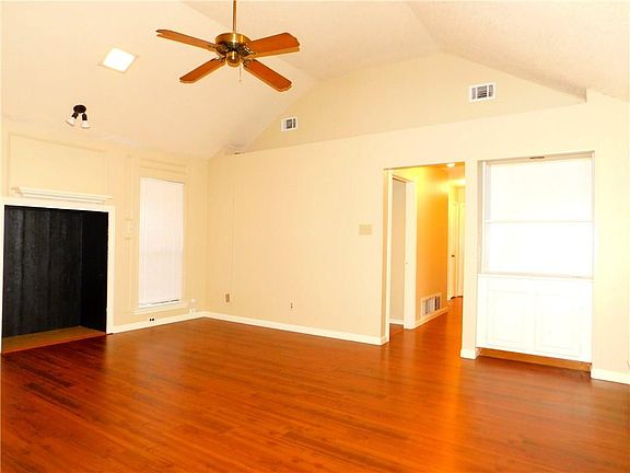 5th image of 707 Red Oak Dr