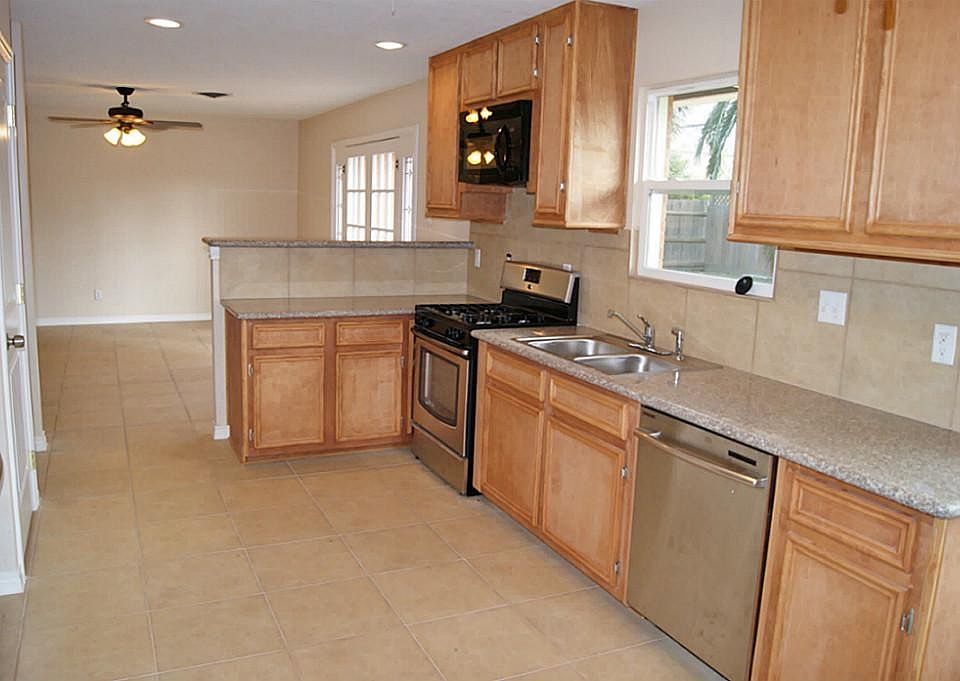 2nd image of 6809 Fairway Dr