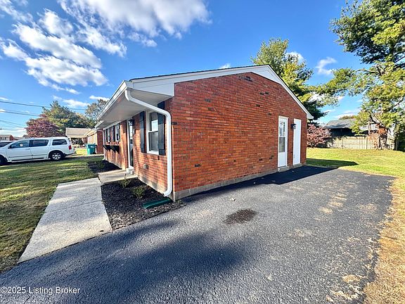 3rd image of 164 Broadland Ct