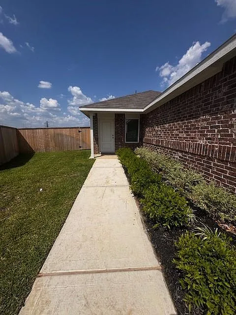 3 bed, 2.0 bath, 1461 sqft, $2,350 — Photo 4