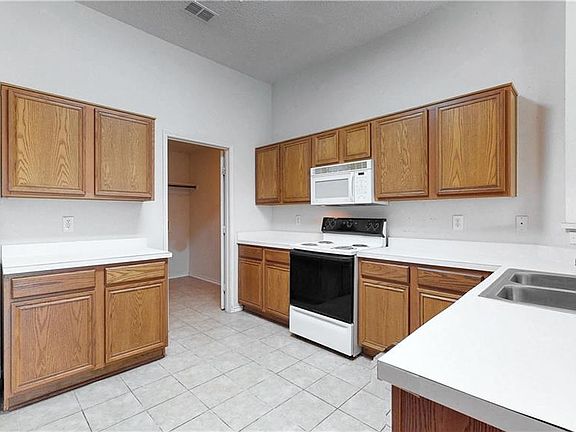4th image of 10316 Black Forest Ln