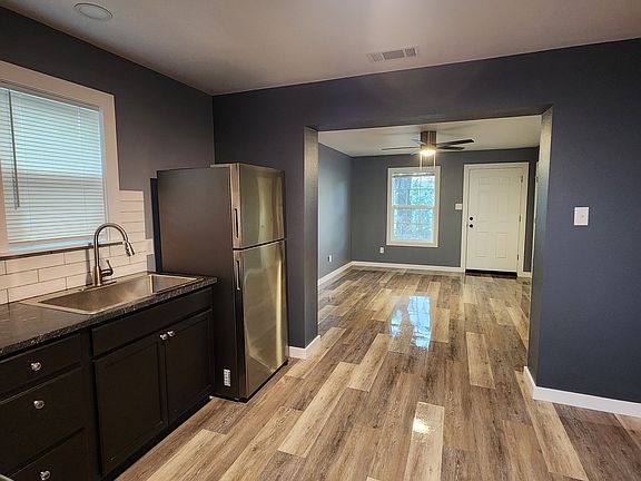 3rd image of 220 Bois D Arc St Suite 400