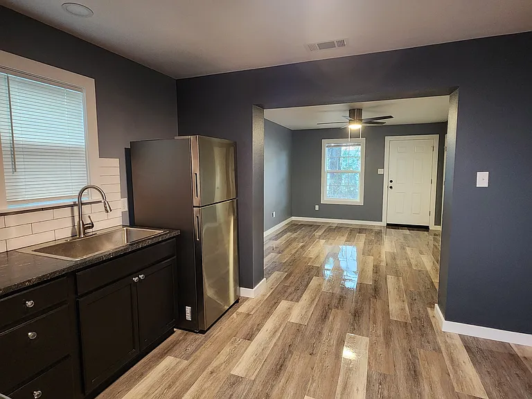 220 Bois D Arc St — Photo 8