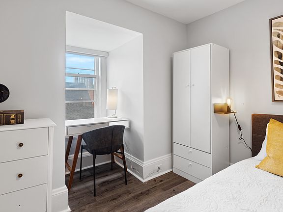 5th image of 360 Friel St #871473