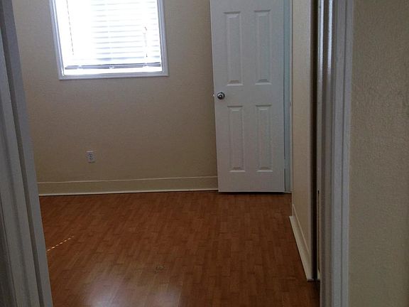 3rd image of 4619 Bancroft St