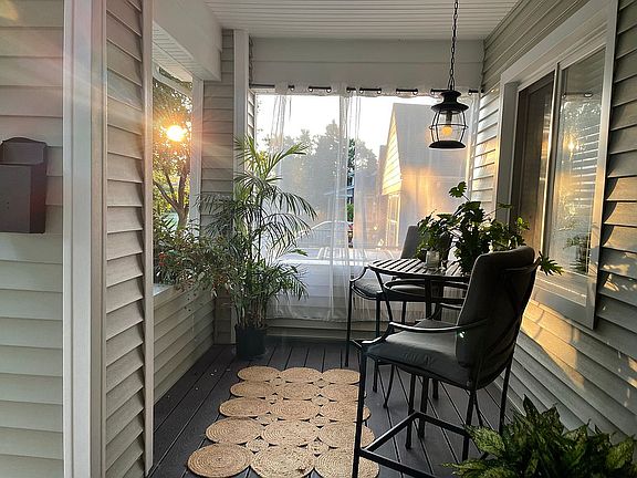 3rd image of 333 W Saratoga Ave