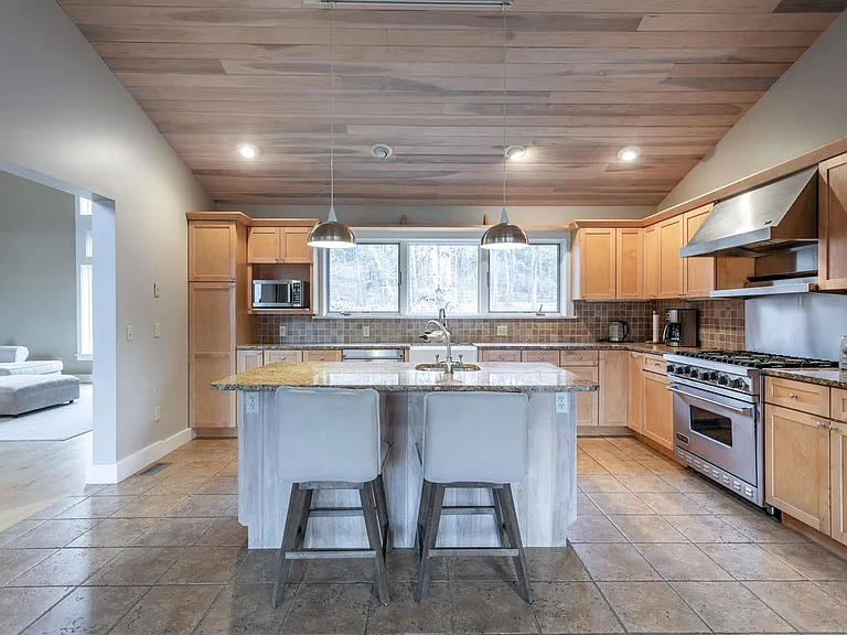 8 River Bend Ln — Photo 40