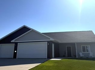 715 Simplicity Dr, Ellendale, MN 56026