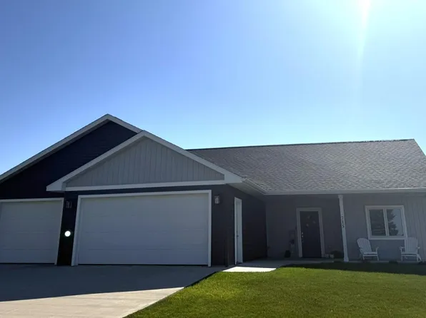715 Simplicity Dr, Ellendale, MN 56026