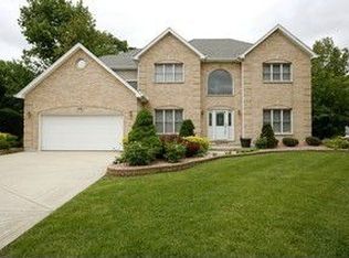 3 Roanoke Ct, Bolingbrook, IL 60440