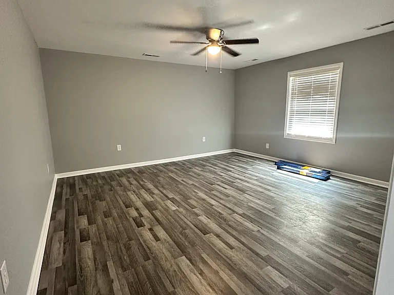 208 E 17th St #2 — Photo 5
