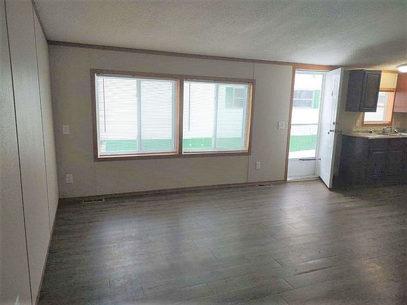 4th image of 826 Crown Point Dr #109