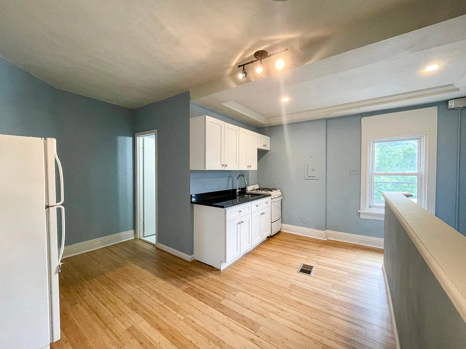 1 bed, 560 sqft, $1,350 — Photo 1