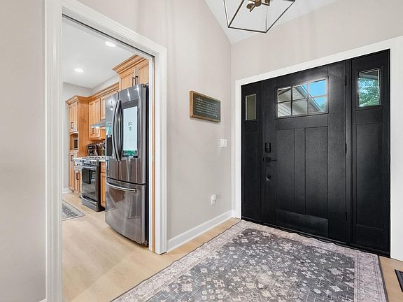 3rd image of 2204 Shady Ln