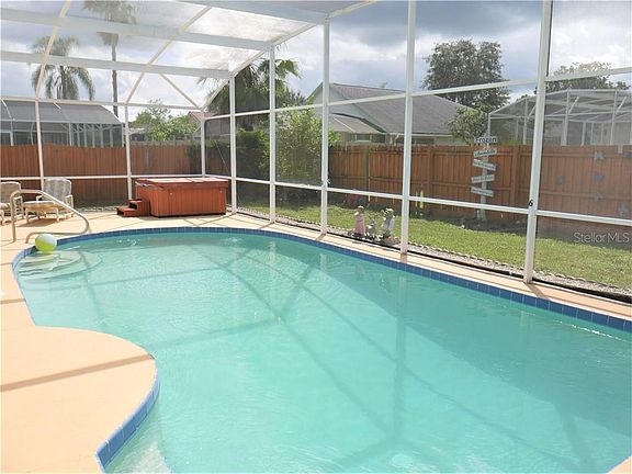 3rd image of 8622 Primrose Dr