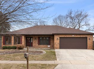 1653 Kenyon Dr, Naperville, IL 60565