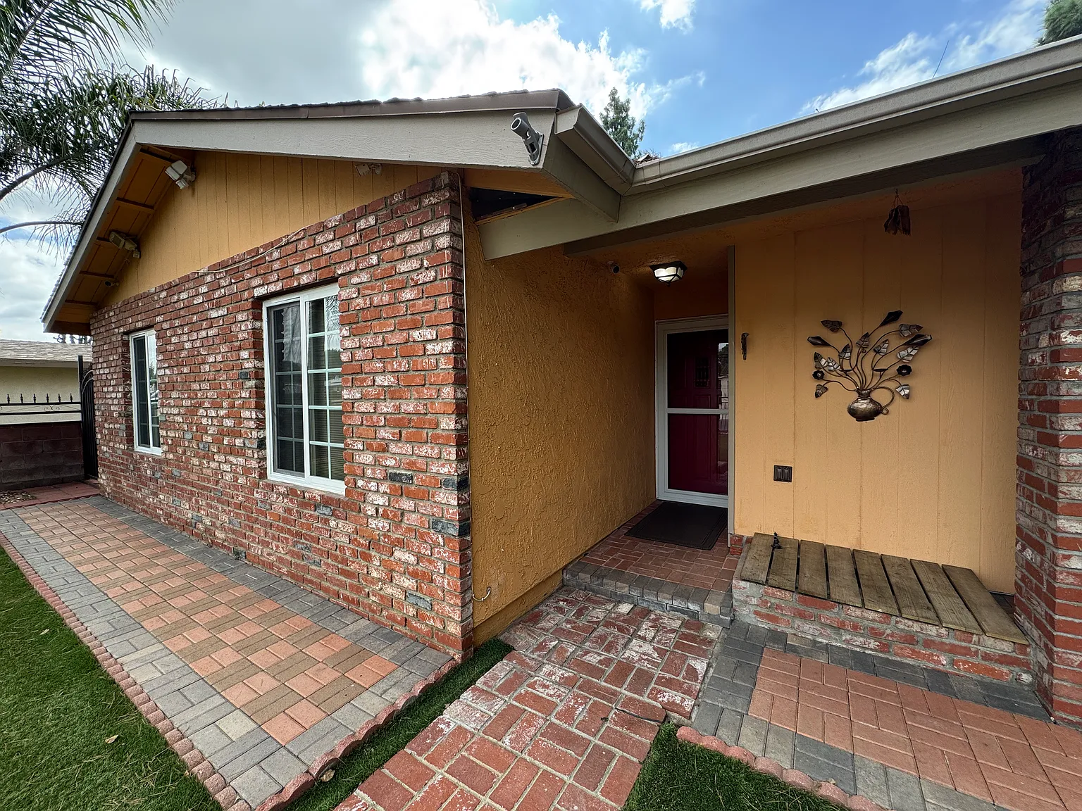 3 bed, 2013 sqft, $4,000 — Photo 2