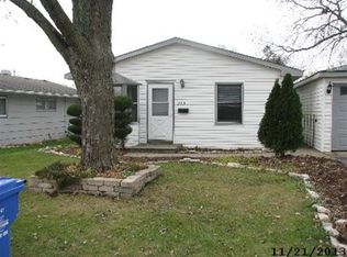 233 Butte Ln, Carpentersville, IL 60110