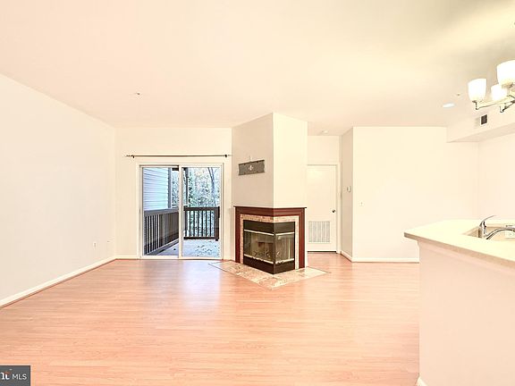 3rd image of 30 Sandstone Ct APT G