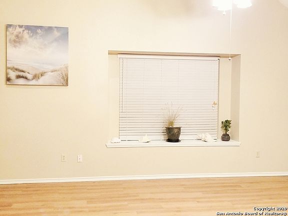 4th image of 2620 Kline Cir