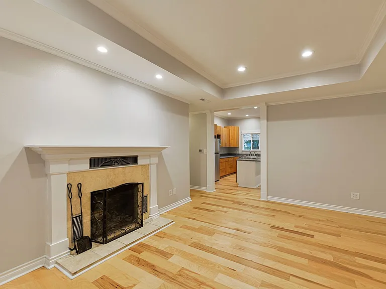 8431 S 117th St — Photo 3