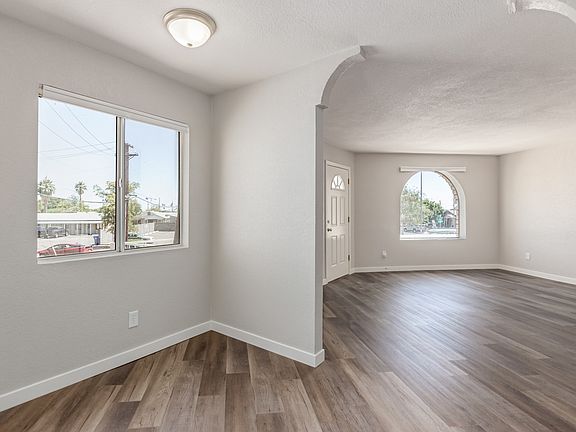5th image of 1146 E 2nd St #D