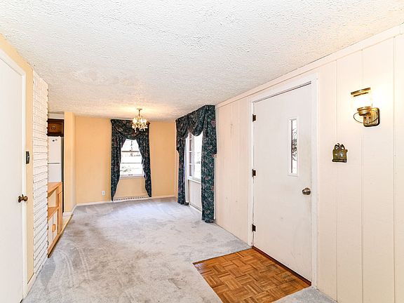 3rd image of 7501 W 92nd St