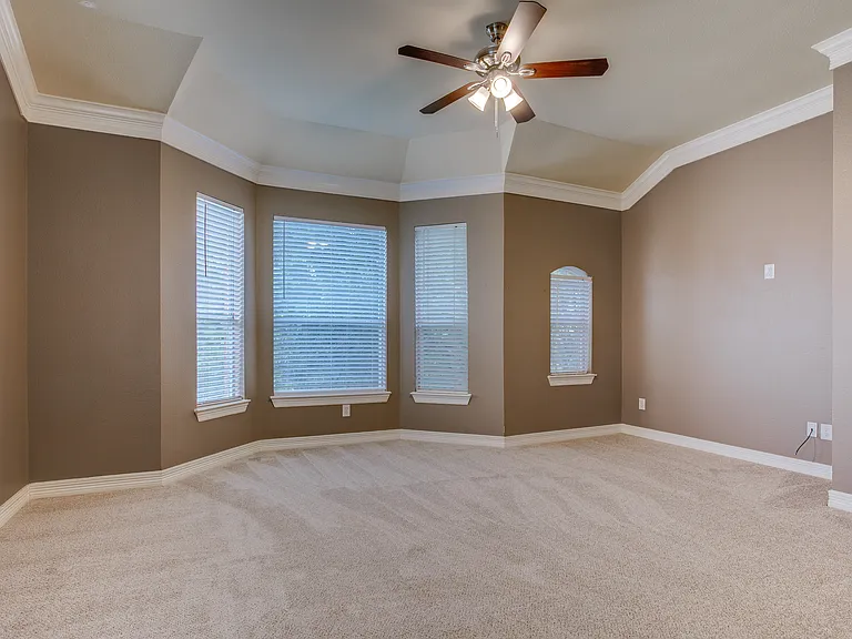 3951 N Hall St — Photo 25