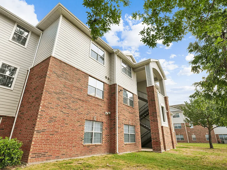 Shadow Ridge Apartments — Photo 11