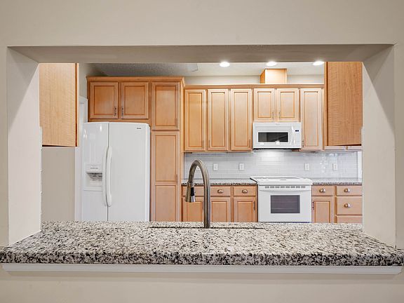 4th image of 7308 Oyster Dr
