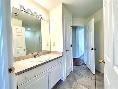 4th image of 2308 NW 8th Ter Suite 401