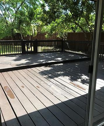 5th image of 20441 NE 10th Ct