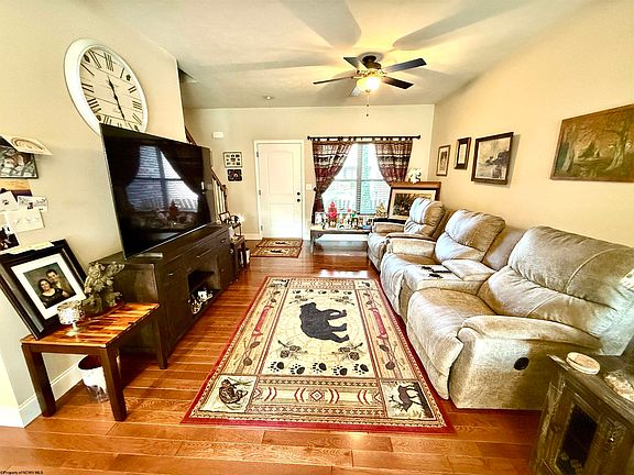 4th image of 502 Persimmon Ln