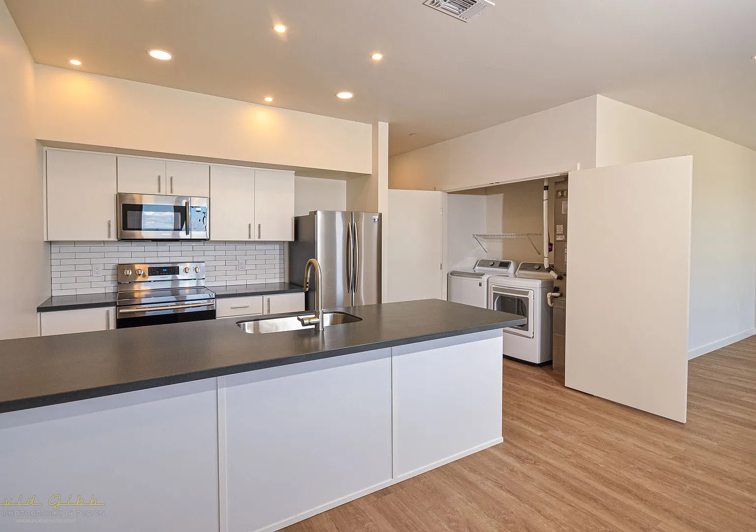 Golf-View Second Floor Flat — Photo 1