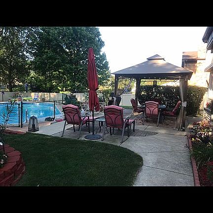 3rd image of 1520 Southhampton Dr