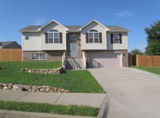 102 Charlotte Circle St, Saint Robert, MO 65584