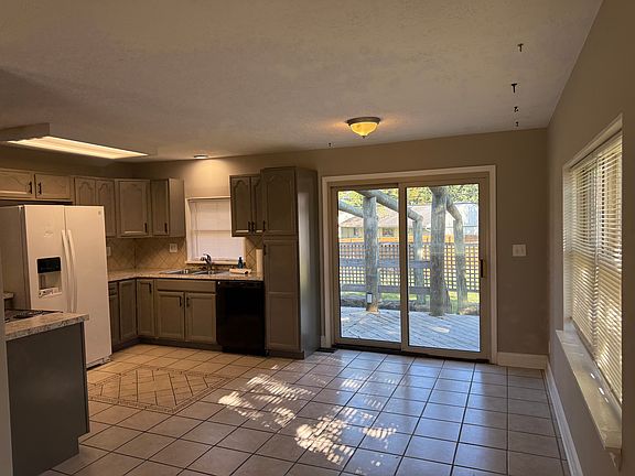 2nd image of 524 Deerwood Ave