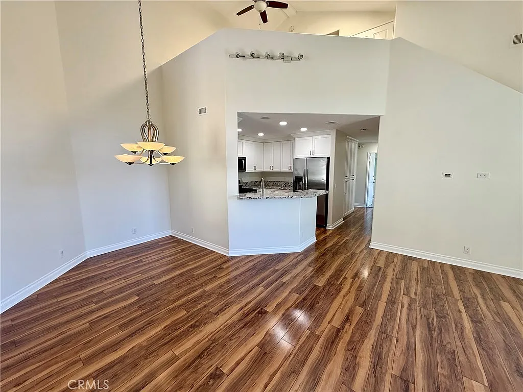 3 bed, 1702 sqft, $4,150 — Photo 2
