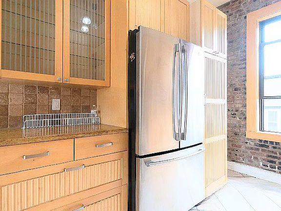 5th image of 61 W 106th St APT 6C