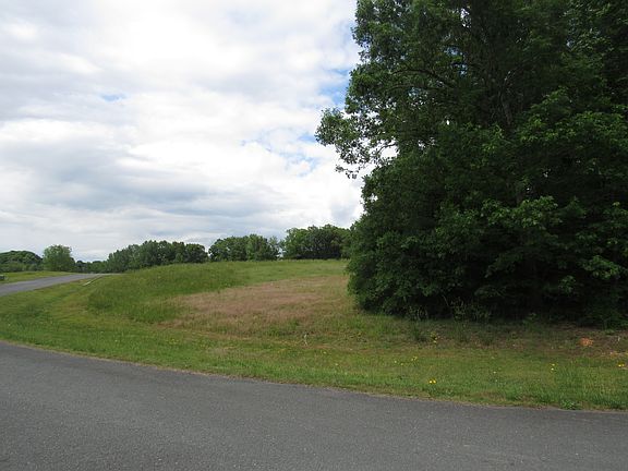 4th image of 3601 Essex Pointe Dr