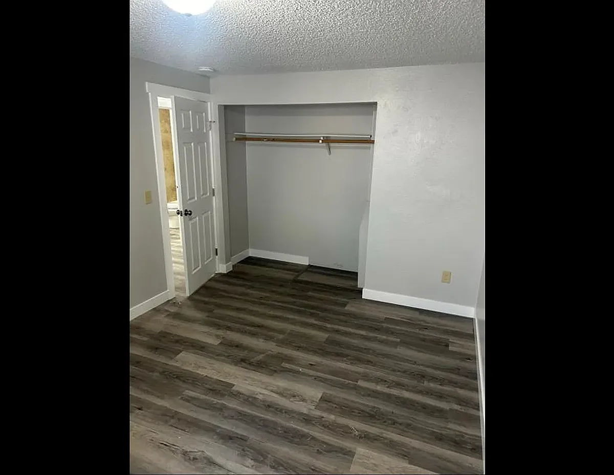 Building Photo - 2506 E Rowan Ave #8