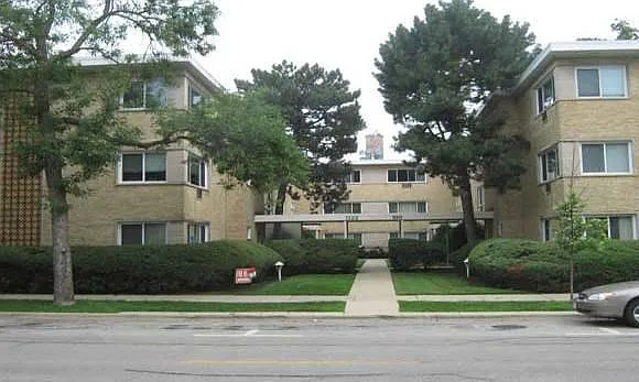 1116-22 Greenleaf Ave — Photo 3