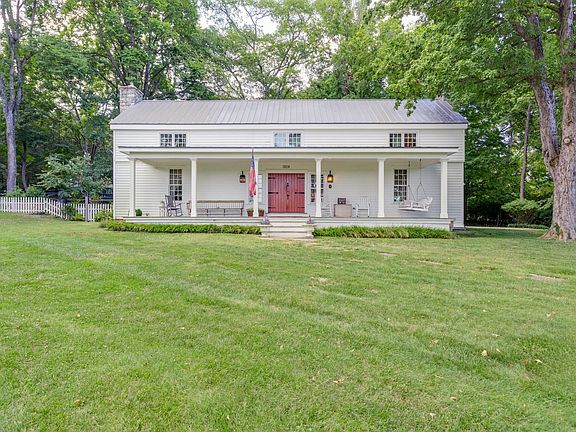3rd image of 3201 Herbert Dr