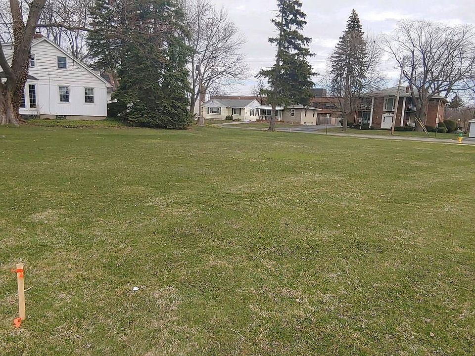 1st image of 450 Sweeney St