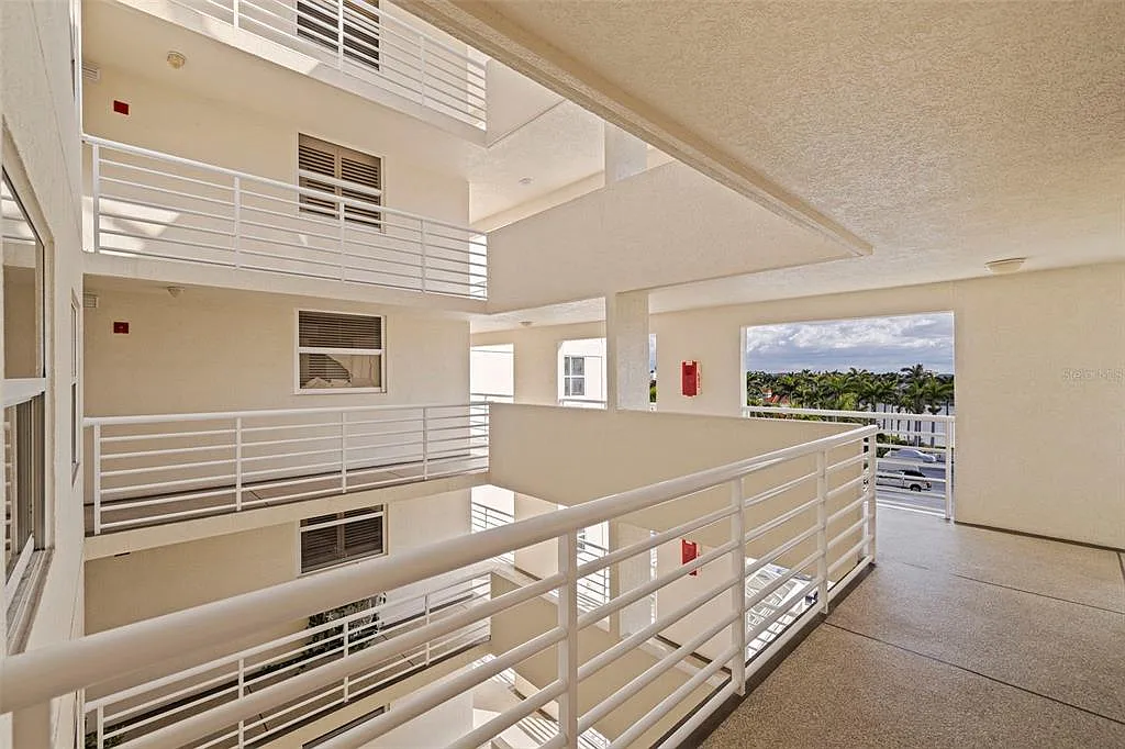 2 bed, 2.0 bath, 1185 sqft, $4,500 — Photo 1