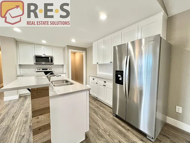 3178 S Dayton Ct — Photo 5