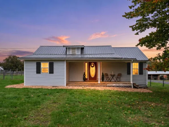330 Howardsville Tpke, Stuarts Draft, VA 24477